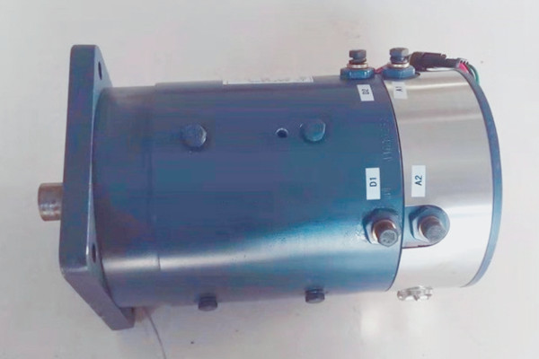 電動(dòng)高爾夫球車(chē)專(zhuān)用電機(jī)是直流的還是交流的？